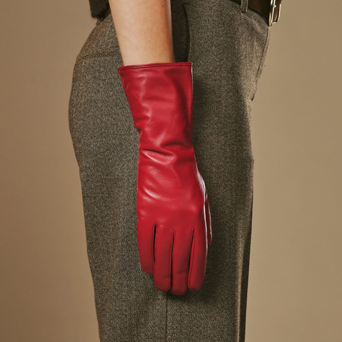 Skylar (red) – Extra-long sheepskin leather gloves with wool/cashmere lining & touchscreen capability — photo 5 of 10