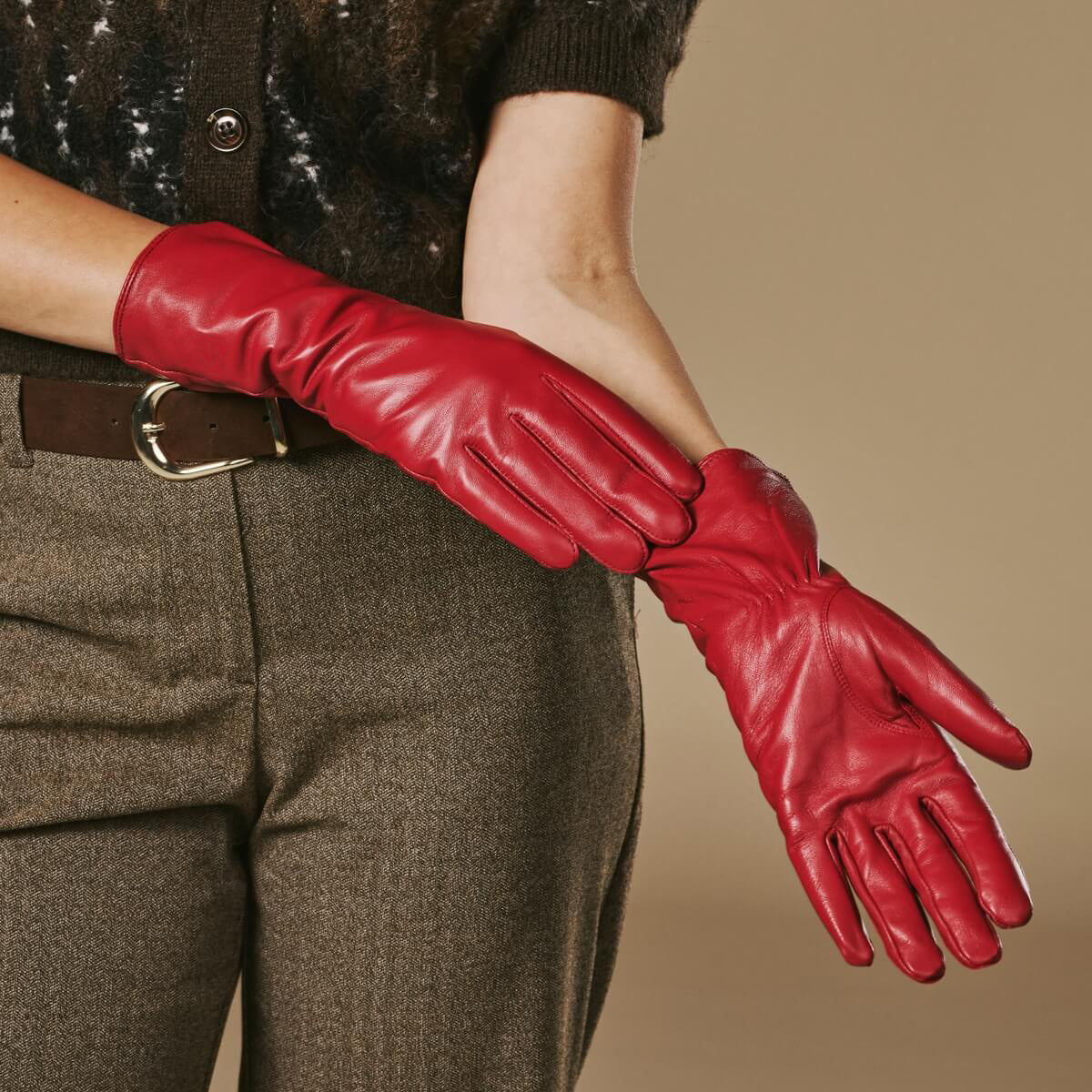 Skylar (red) – Extra-long sheepskin leather gloves with wool/cashmere lining & touchscreen capability — photo 8 of 10
