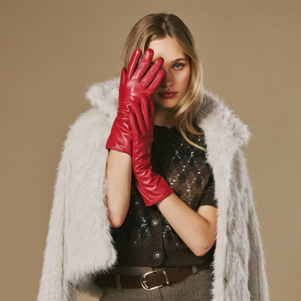 Skylar (red) – Extra-long sheepskin leather gloves with wool/cashmere lining & touchscreen capability — photo 9 of 10