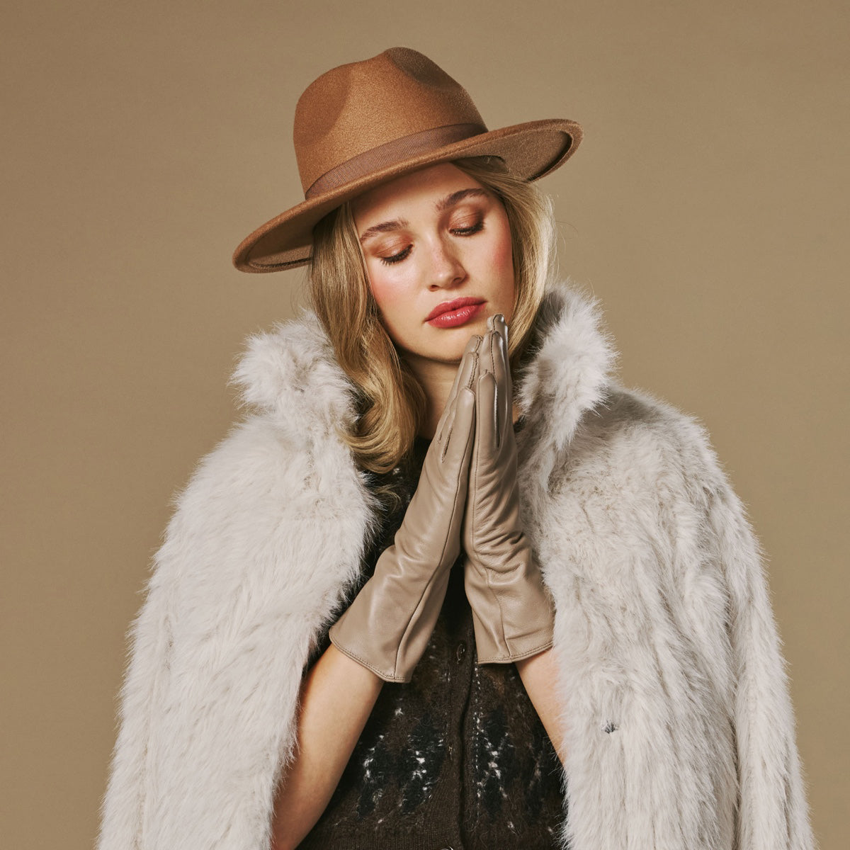 Skylar (taupe) – Extra-long sheepskin leather gloves with wool/cashmere lining & touchscreen capability — photo 6 of 10