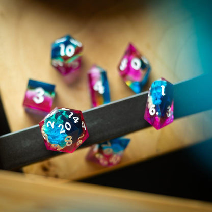 Juego de dados DND de resina Starlit Rift