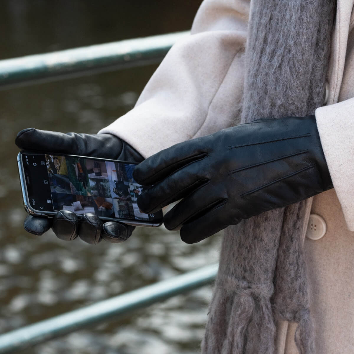 Stella (black) – Sheepskin leather gloves with ultra-warm fleece lining & touchscreen functionality — photo 2 of 7