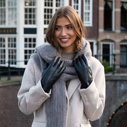 Stella (black) – Sheepskin leather gloves with ultra-warm fleece lining & touchscreen functionality — photo 3 of 7