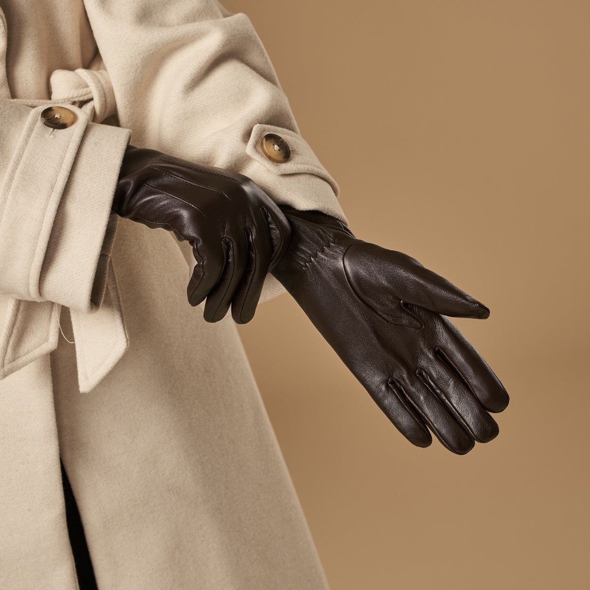 Stella (dark brown) – Sheepskin leather gloves with ultra-warm fleece lining & touchscreen functionality — photo 3 of 9