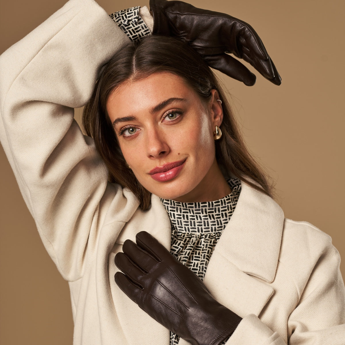 Stella (dark brown) – Sheepskin leather gloves with ultra-warm fleece lining & touchscreen functionality — photo 2 of 9