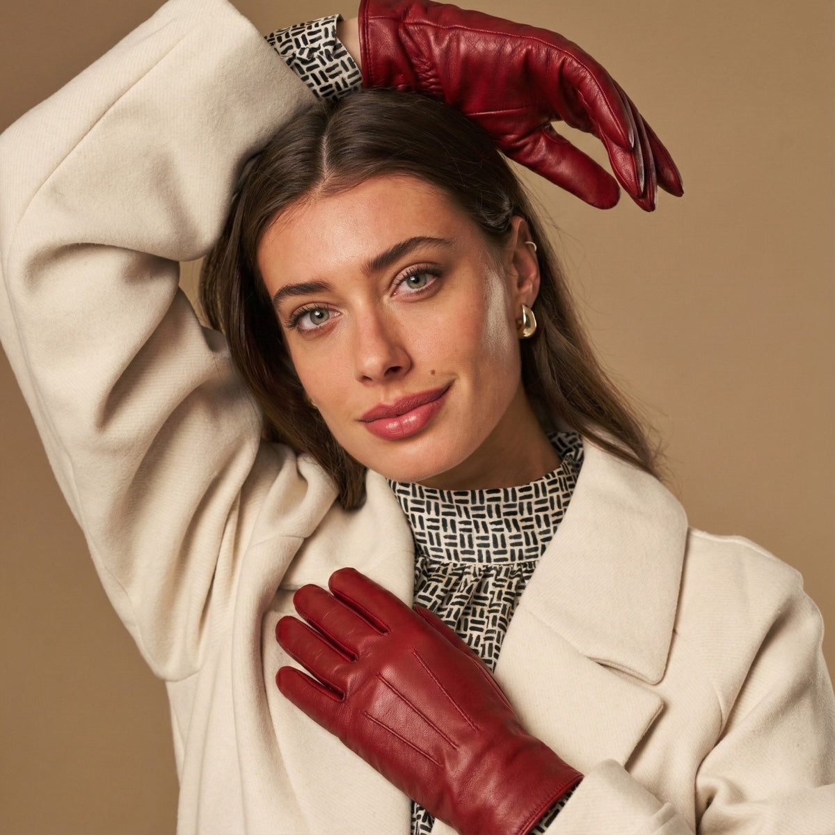 Stella (red) – Sheepskin leather gloves with ultra-warm fleece lining & touchscreen functionality — photo 4 of 7