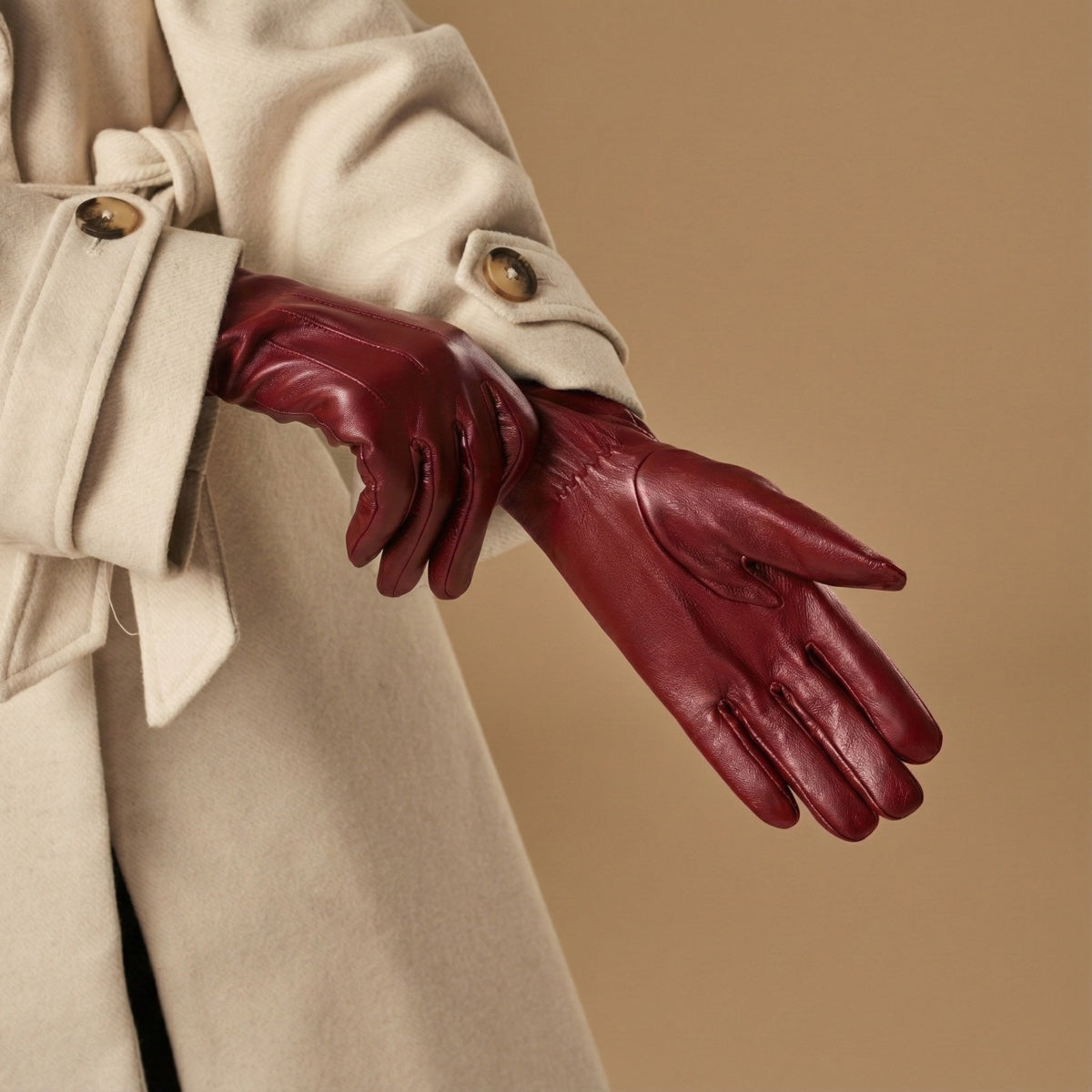 Stella (red) – Sheepskin leather gloves with ultra-warm fleece lining & touchscreen functionality — photo 5 of 7