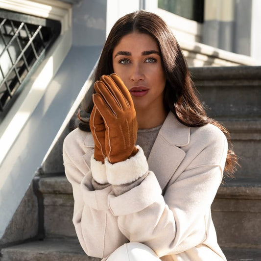 Sydney (camel) – Suede leather gloves with luxurious sheep fur lining — photo 2 of 10