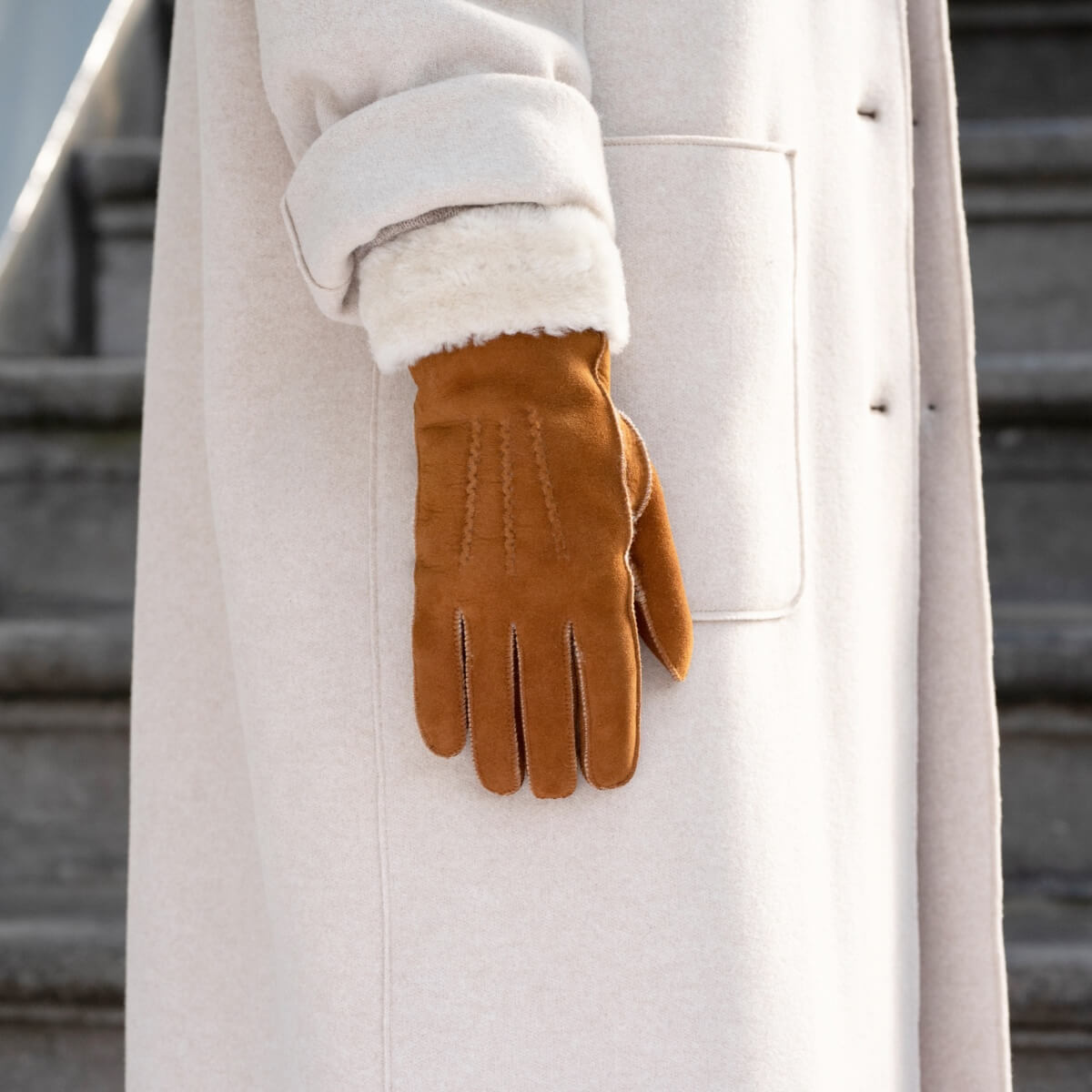 Sydney (camel) – Suede leather gloves with luxurious sheep fur lining — photo 6 of 10