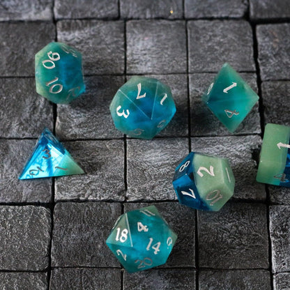 Juego de dados DND tallados a mano azul/verde de dos tonos de gema sintética