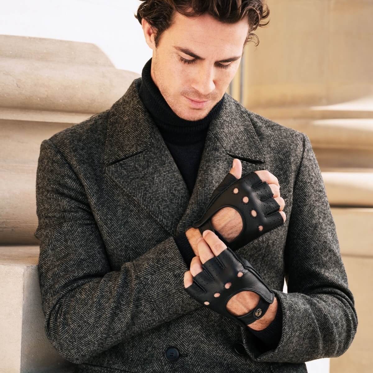 Vincenzo (black) - Fingerless Italian driving gloves made of American deerskin leather — photo 5 of 10