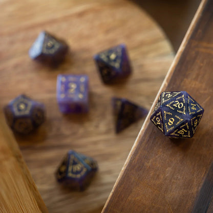 Juego de dados DND de amatista púrpura con gema de espiga de vid
