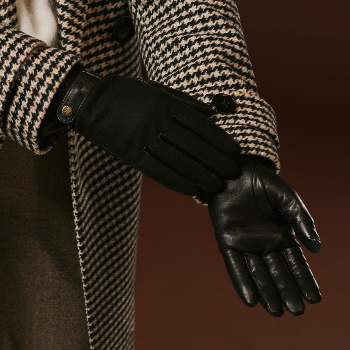 Violetta (black) - Italian tweed women's gloves with touchscreen capability and adjustable snap button — photo 3 of 10