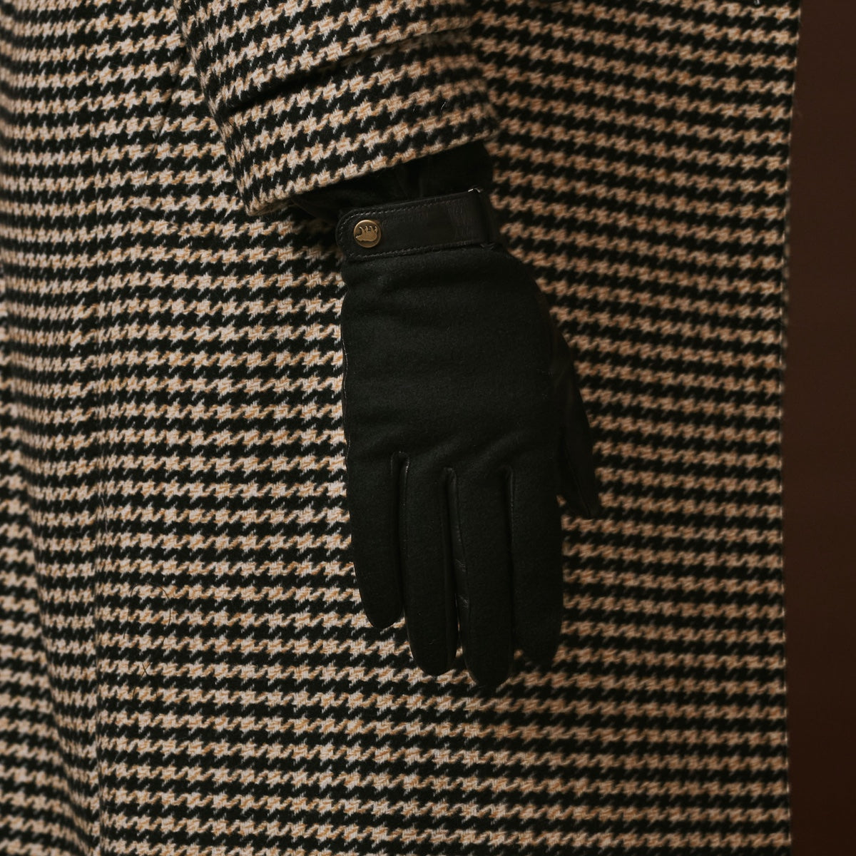Violetta (black) - Italian tweed women's gloves with touchscreen capability and adjustable snap button — photo 8 of 10