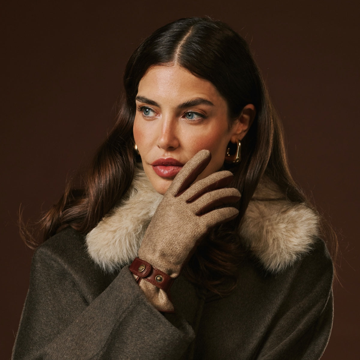 Violetta (brown) - Italian tweed women's gloves with touchscreen capability and adjustable snap button — photo 7 of 10