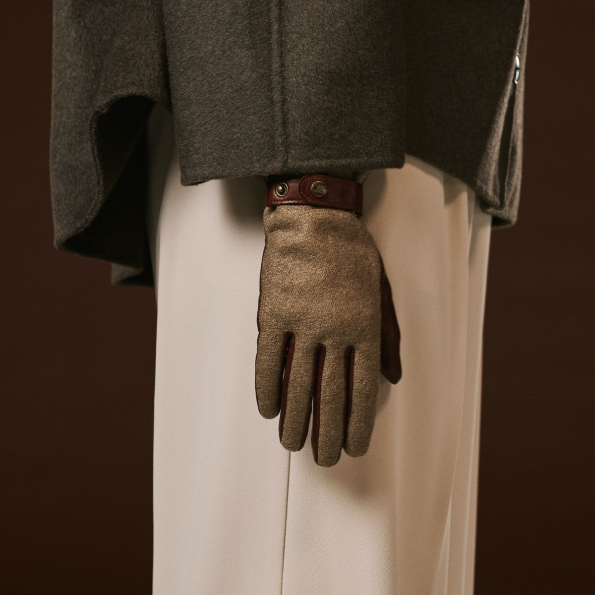 Violetta (brown) - Italian tweed women's gloves with touchscreen capability and adjustable snap button — photo 10 of 10