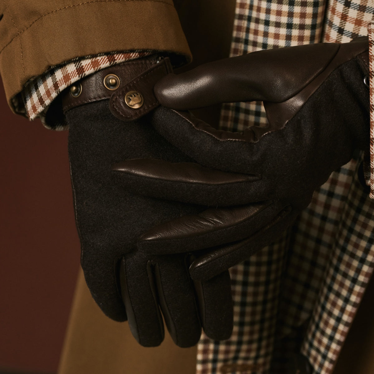 Violetta (dark brown) - Italian tweed women's gloves with touchscreen capability and adjustable snap button — photo 4 of 10