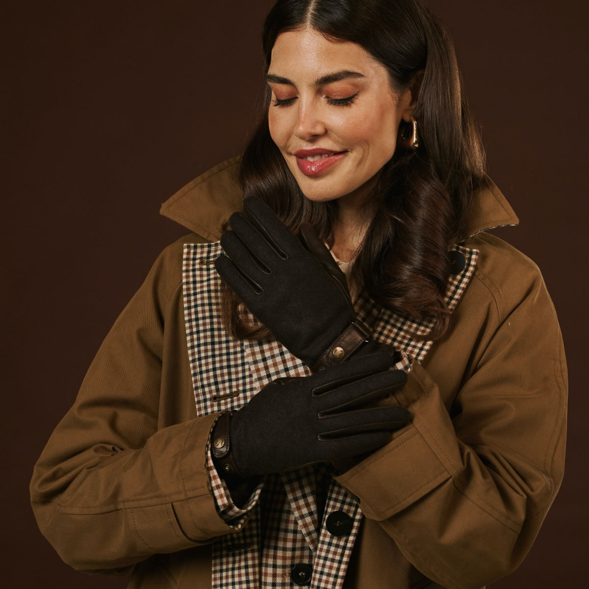 Violetta (dark brown) - Italian tweed women's gloves with touchscreen capability and adjustable snap button — photo 10 of 10