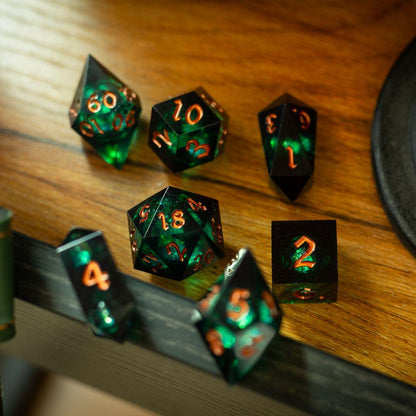 Juego de dados DND de núcleo líquido Witchwood Heart