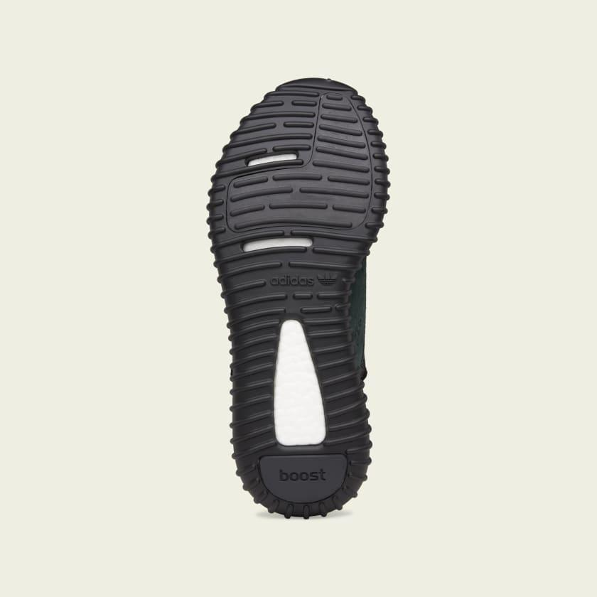 YEEZY BOOST 350 - Pirate Black