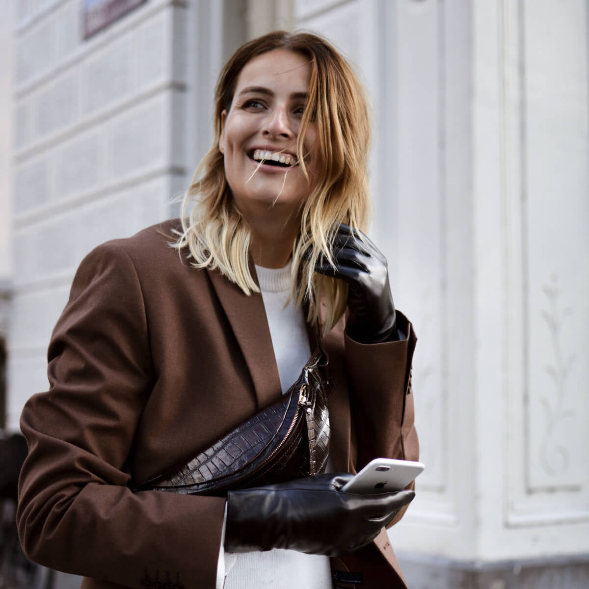 Zoey (black) – Sheepskin leather gloves with warm wool/cashmere lining & touchscreen function — photo 7 of 10