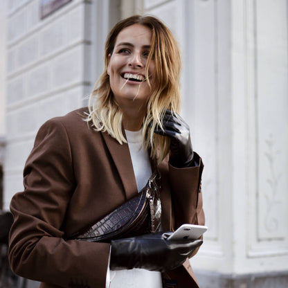 Zoey (black) – Sheepskin leather gloves with warm wool/cashmere lining & touchscreen function — photo 7 of 10