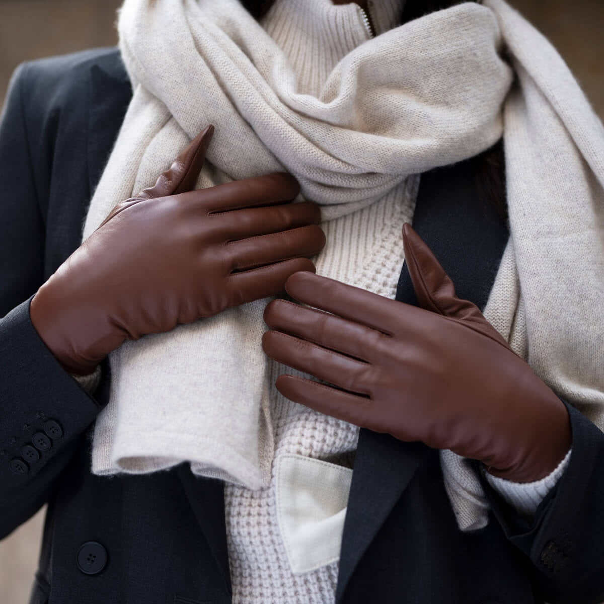 Zoey (brown) – Sheepskin leather gloves with warm wool/cashmere lining & touchscreen function — photo 5 of 7