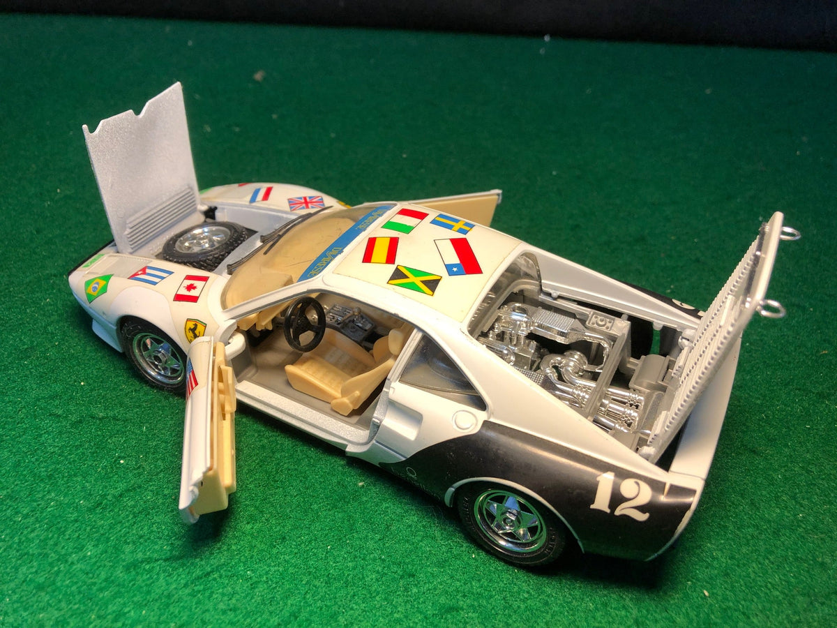 Ferrari 288 GTO United Colors of Benetton by BBurago 1:24 (0192)(No box)