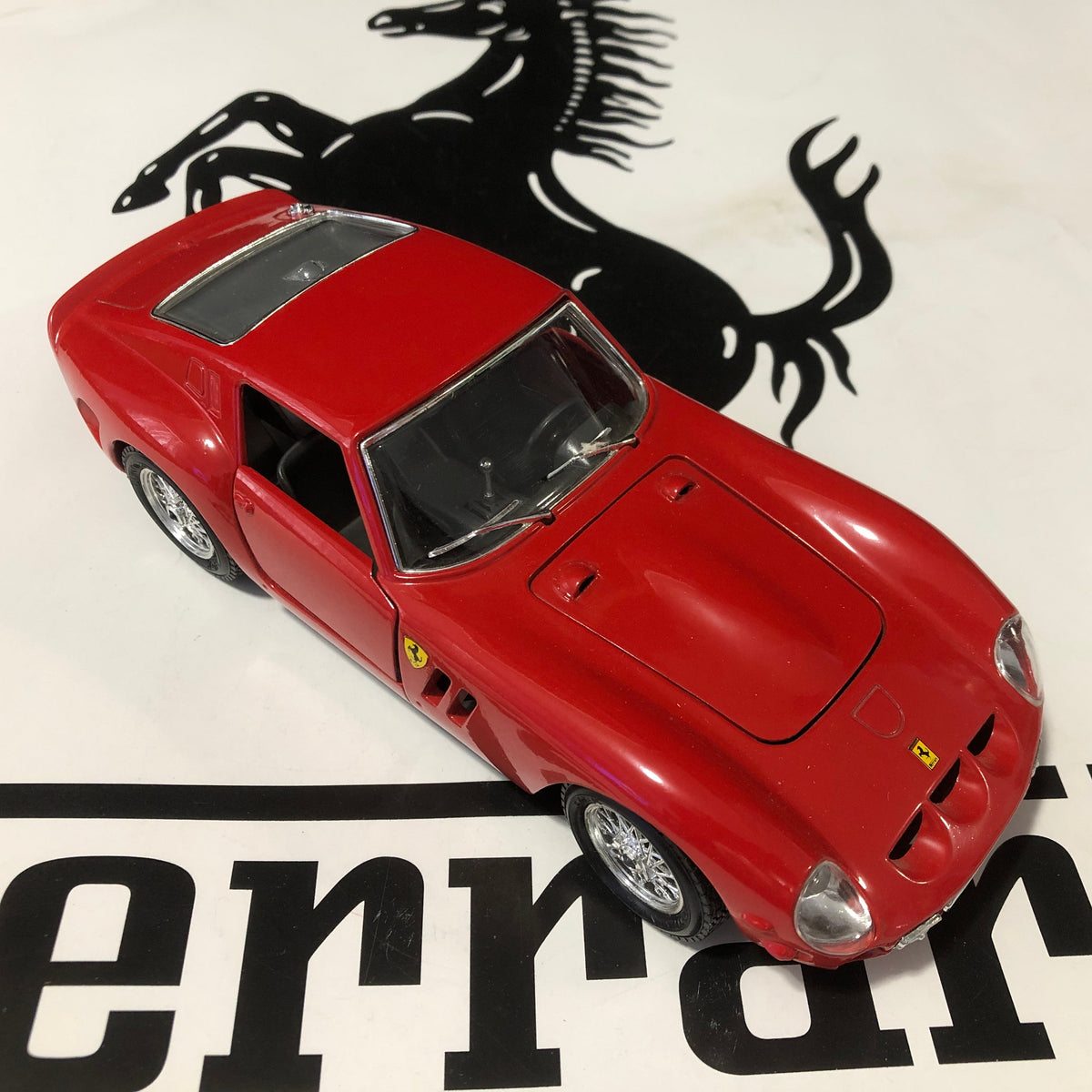 Ferrari 250 GTO 1962 Red by BBurago 1:24 (1510)(No box)