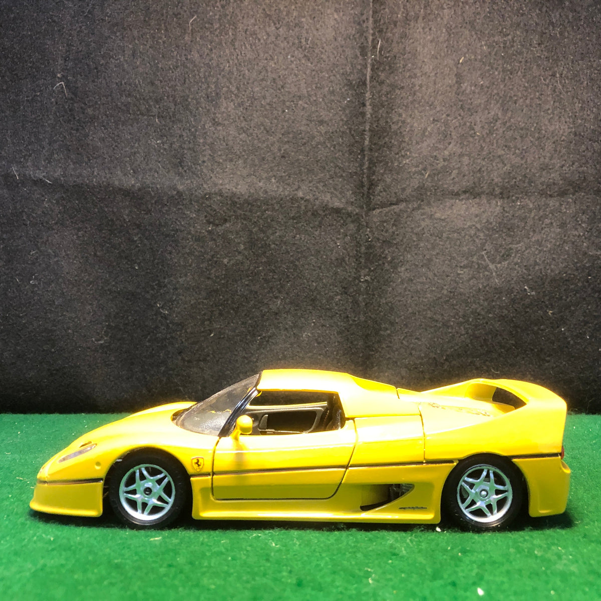 Ferrari F50 Yellow by BBurago 1:24 (1582)(No box)