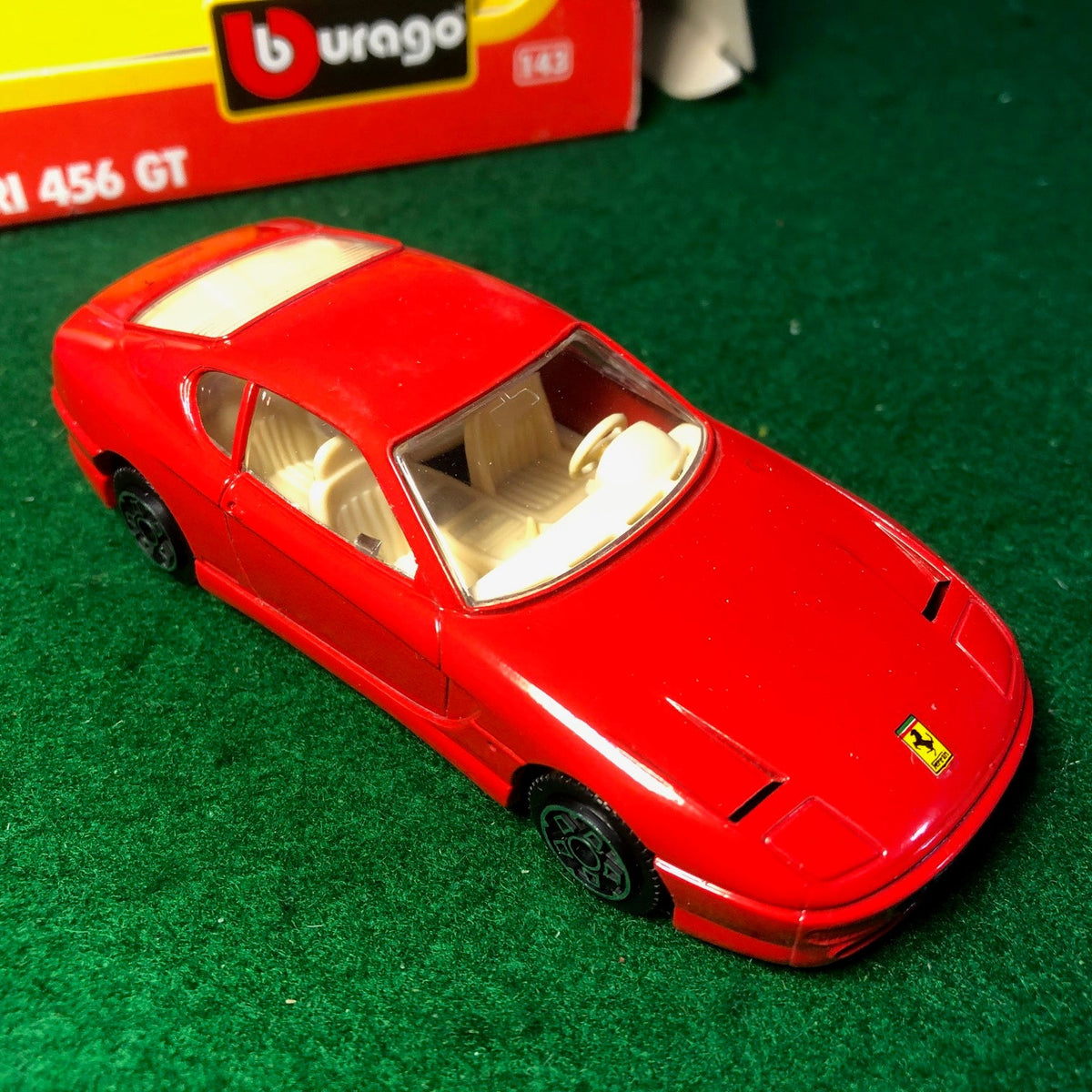 Ferrari 456 GT 2+2 Red by Bburago 1:43 (4136)