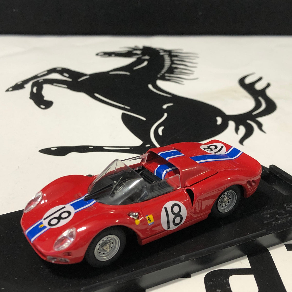 Ferrari 365 P2 N 18 Le Mans 1965 Rodriguez / Vaccarella by Box Model 1:43 (8449)