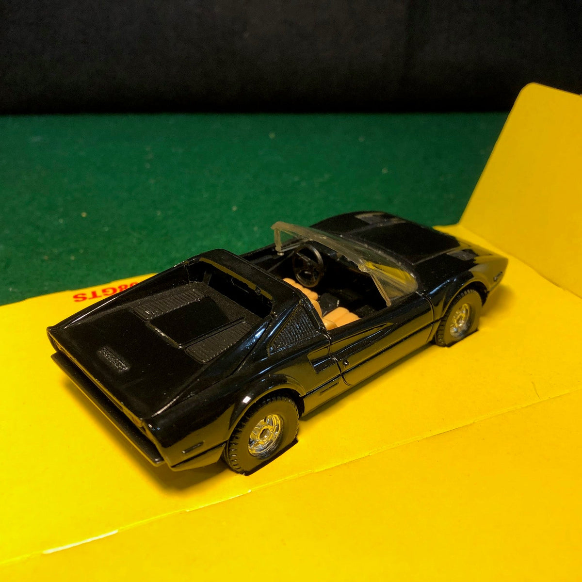 Ferrari 308 GTS Black by Corgi Toys 1:35 (378)