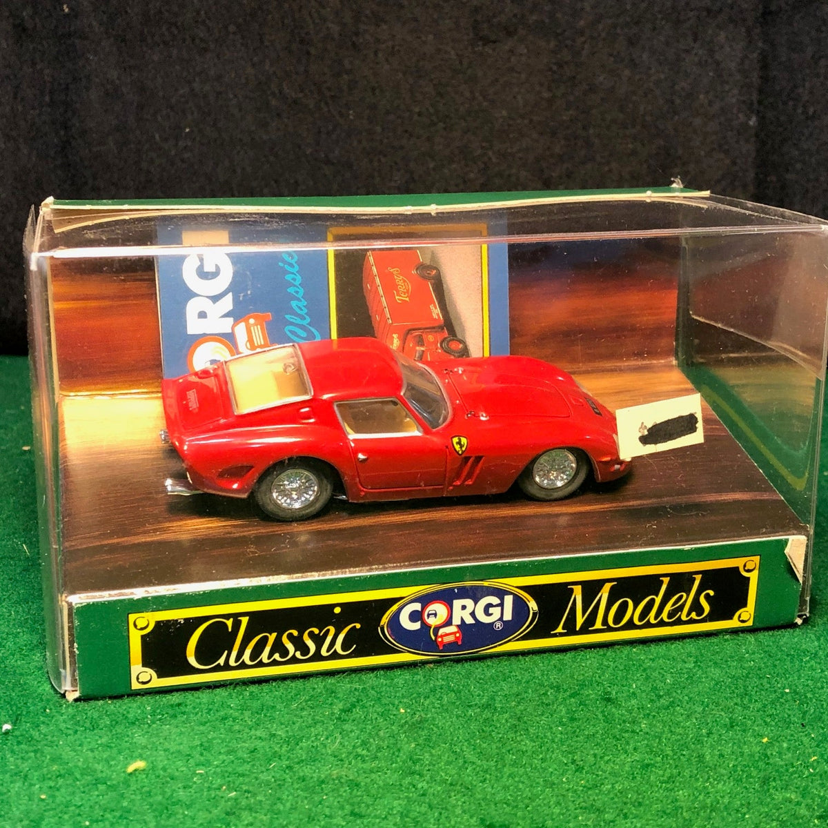 Ferrari 250 GTO Red by Corgi Toys 1:43 (D740)