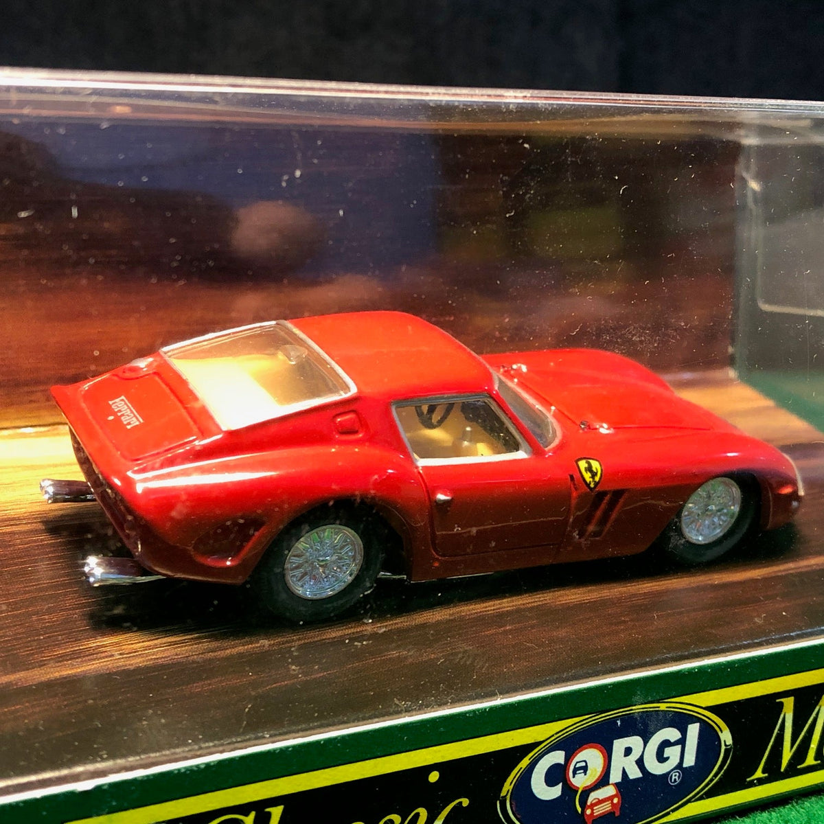 Ferrari 250 GTO Red by Corgi Toys 1:43 (D740)