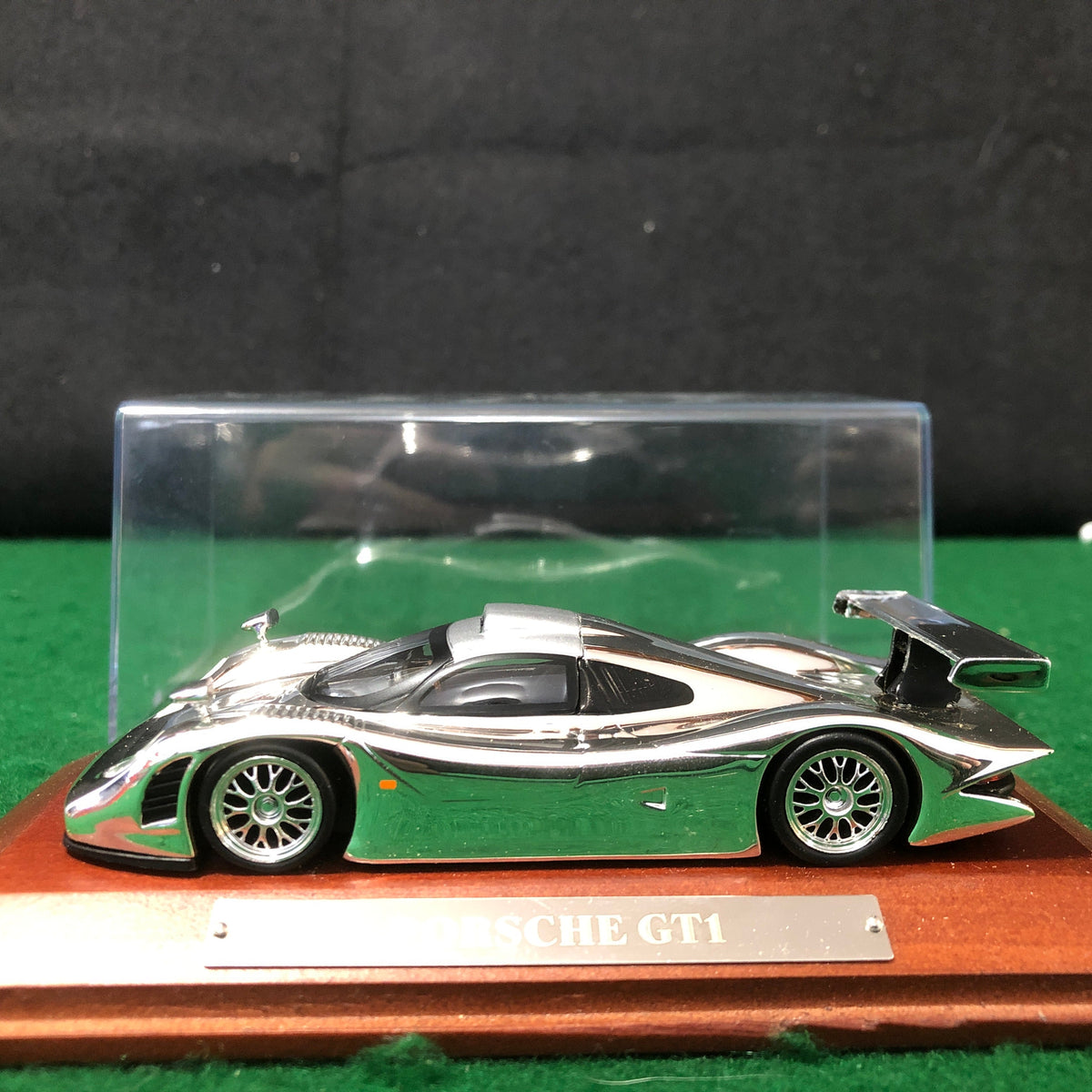 Porsche 911 GT1 Chrome on Wood Base 1:43
