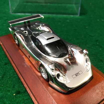 Porsche 911 GT1 Chrome on Wood Base 1:43
