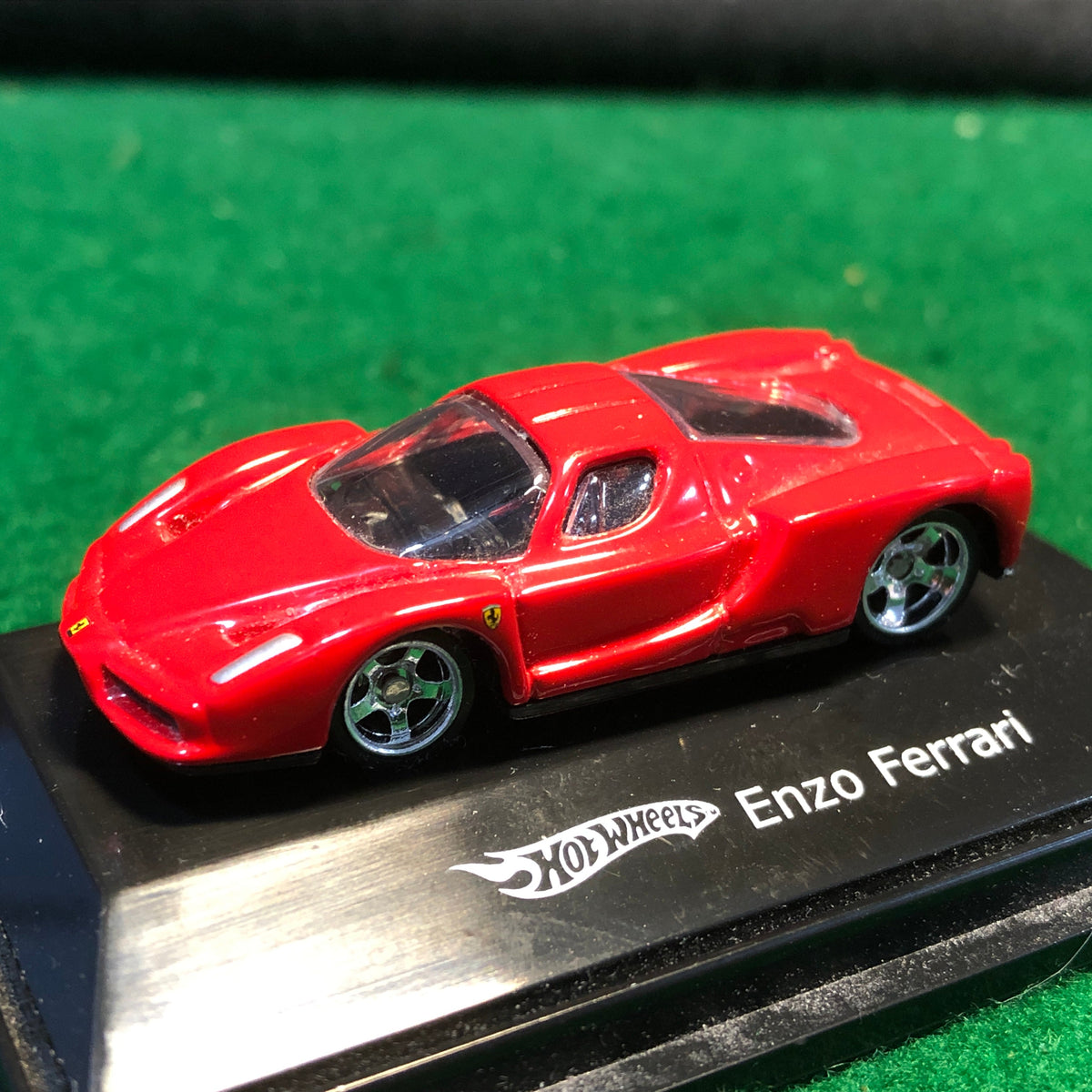 Ferrari Enzo Red by HotWheels 1:87 HO (5SP)(L7174)(DC)
