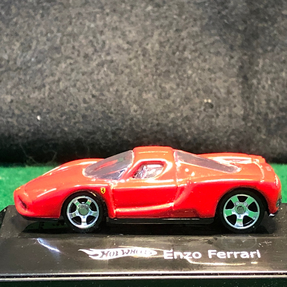 Ferrari Enzo Red by HotWheels 1:87 HO (5SP)(L7174)(No box)