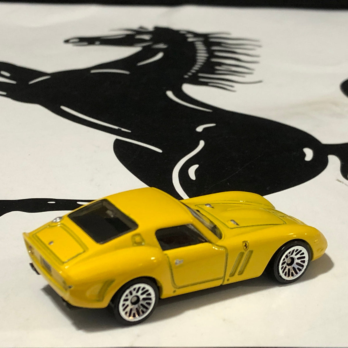 Ferrari 250 GTO Yellow by HotWheels 1:64 (LW)(N4008)(No box)