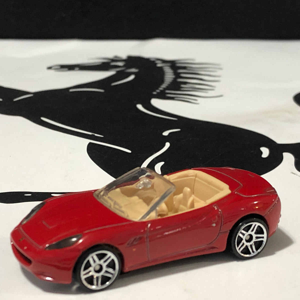Ferrari California Red by HotWheels 1:64 (PR5)(N4041)(No box)