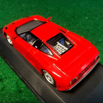 Bugatti EB 110 Red by Minichamps 1:43 (102112)