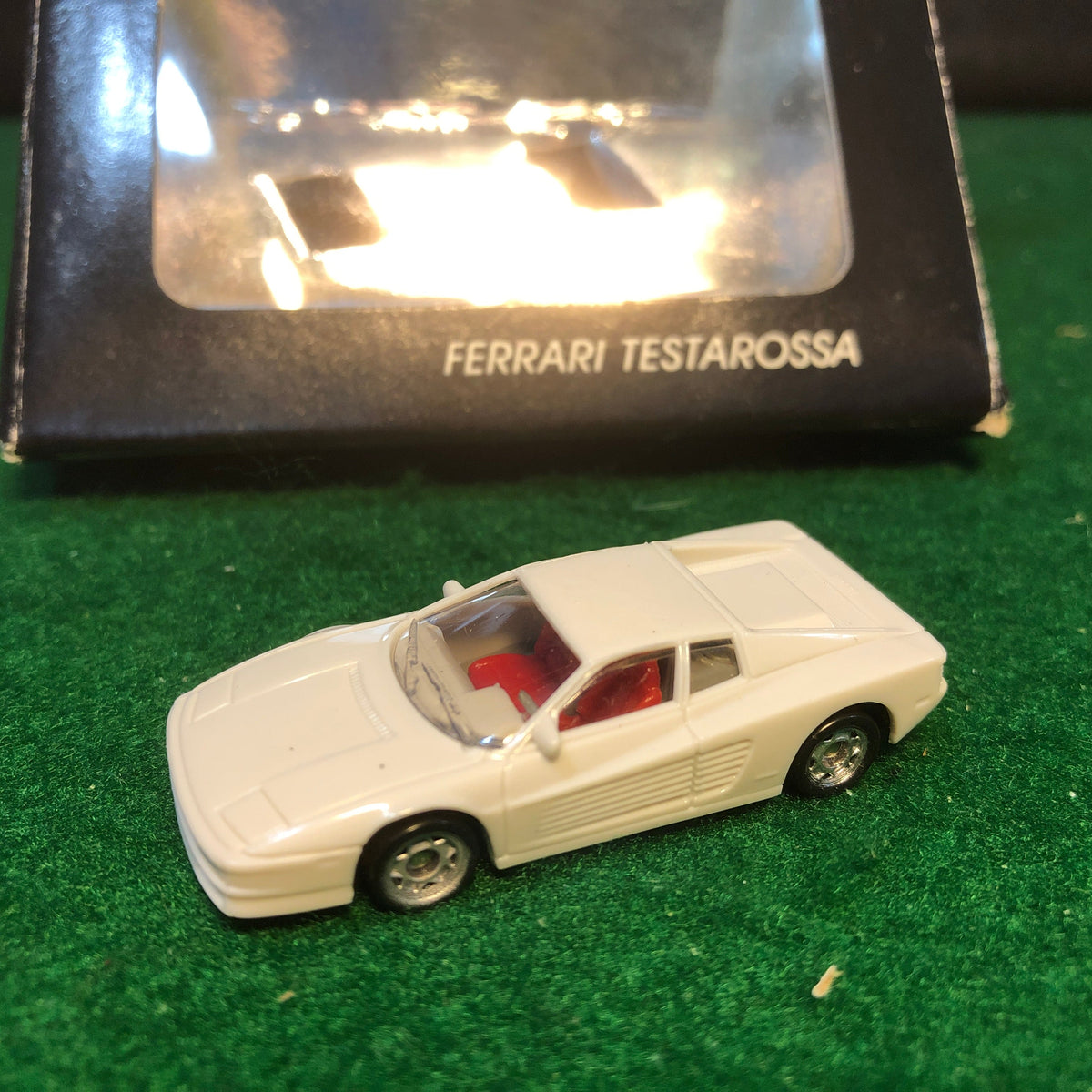 Ferrari Testarossa White by Monogram 1:87 HO (2014)