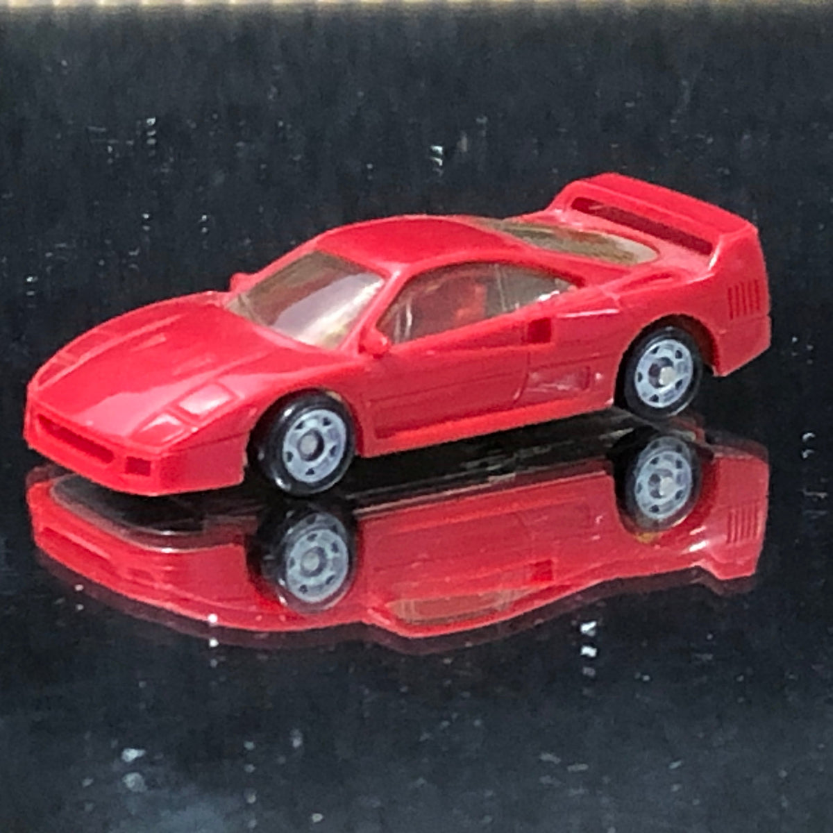 Ferrari F40 Red by Monogram 1:87 HO (2015)(No box)