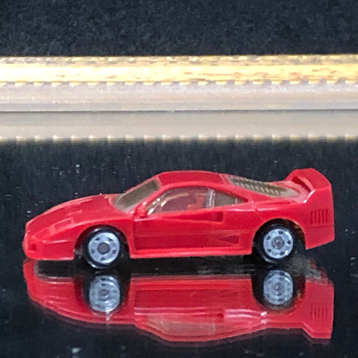 Ferrari F40 Red by Monogram 1:87 HO (2015)(No box)