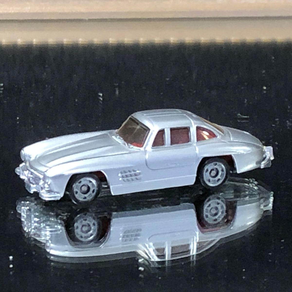 Mercedes-Benz 300 SL Gullwing Silver by Monogram 1:87 HO (2029)(N0 box)
