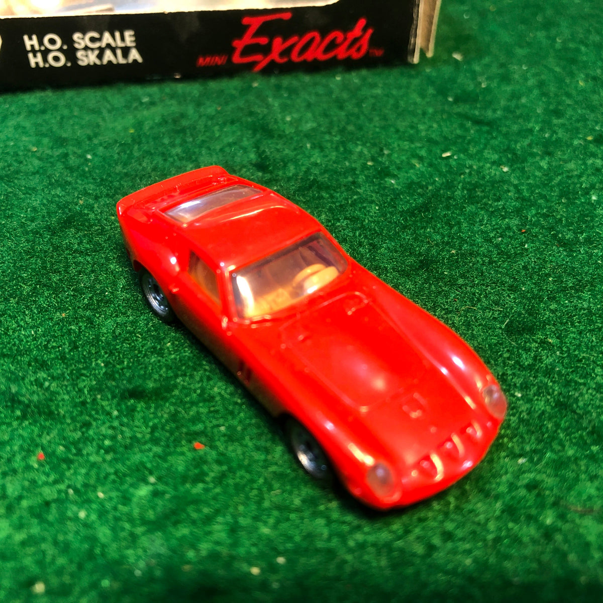 Ferrari 250 GTO Red by Monogram 1:87 HO (2039)
