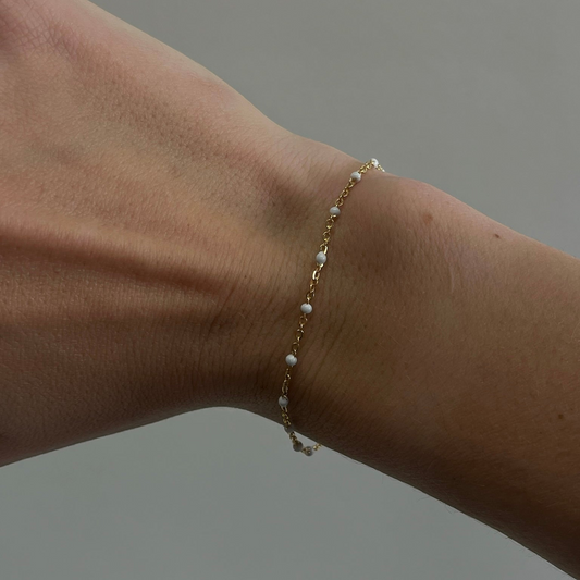 white daisy bracelet