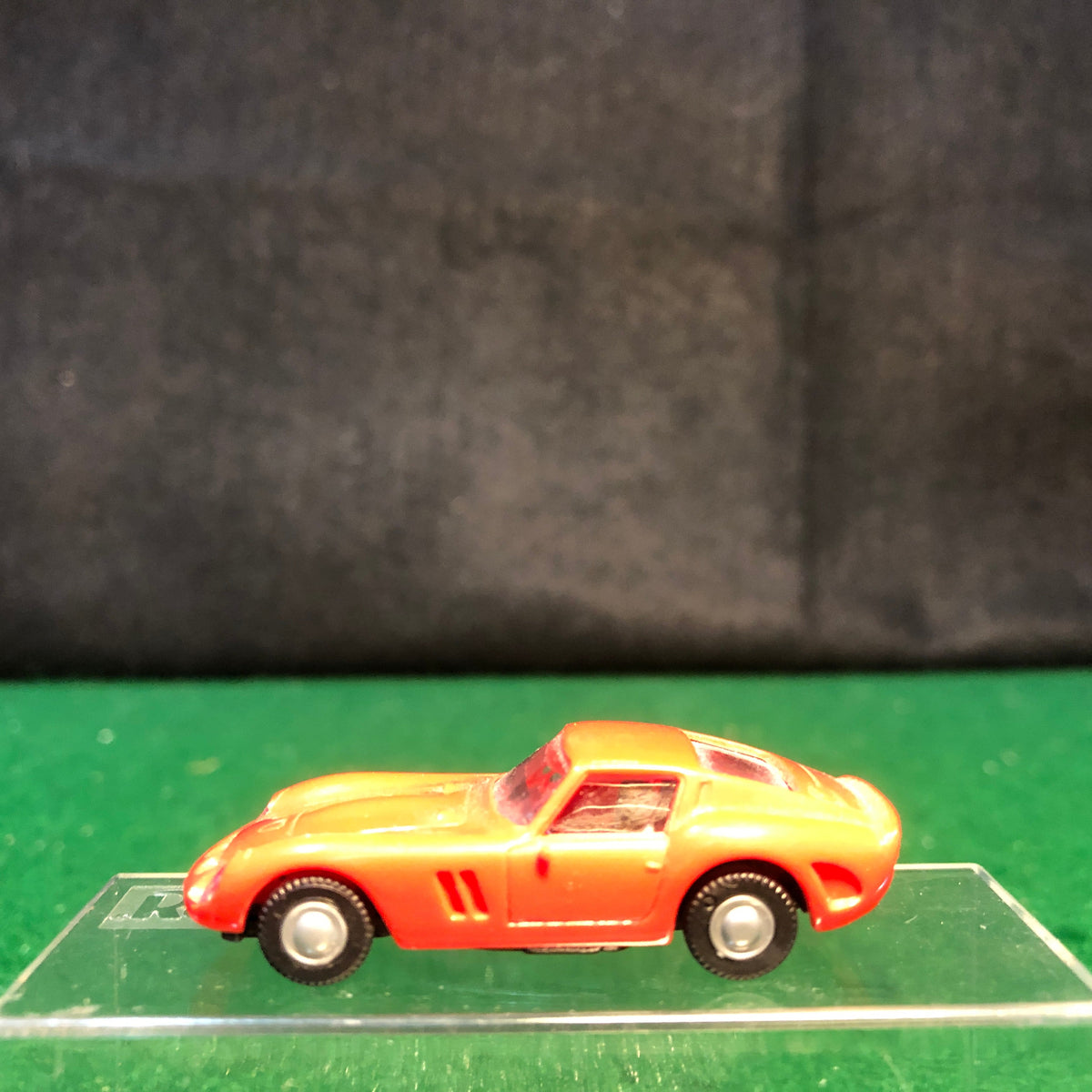 Ferrari 250 GTO Red by Revell Praline 1:87 HO (82600)
