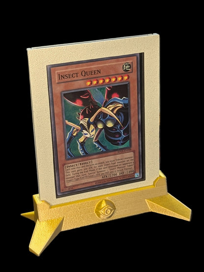 Yu-Gi-Oh! Reliquia de Entrada Retro – Insect Queen (RP02) – Estuche de Exhibición Personalizado + Funda – Envío Gratis